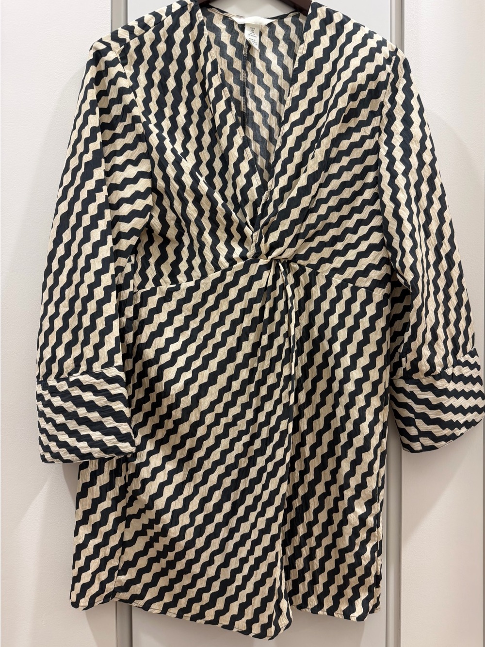 H&M Black and Cream Zigzag Twist-Front Tunic/Dress SZ SP Oversized
